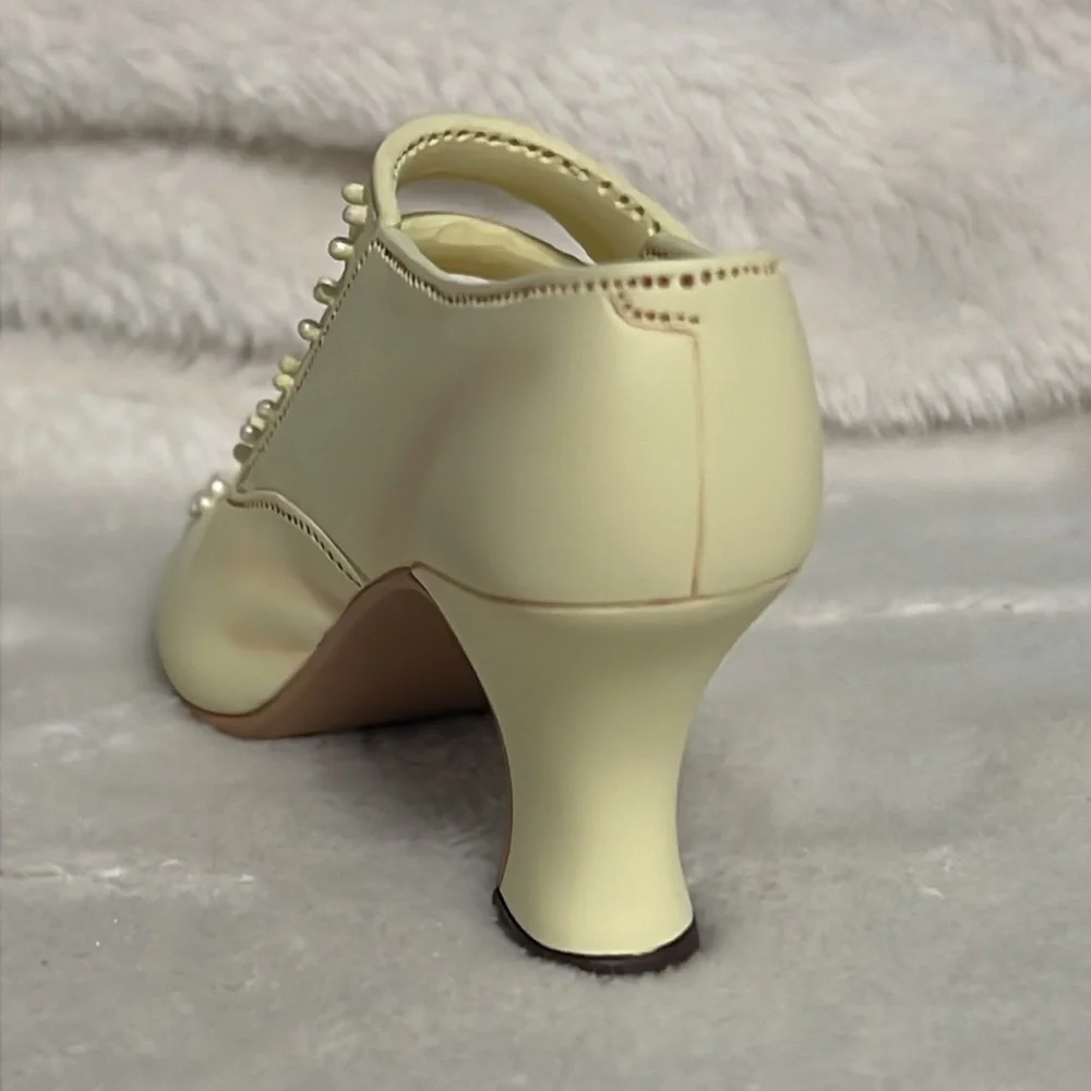Just the Right Shoe #25024 